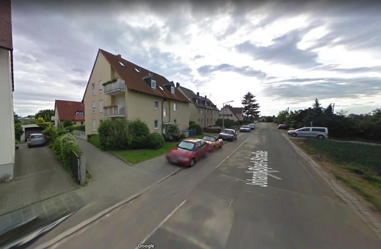 Complete Apartment Peacefully Situated Near The Airport Nurnberg  Núremberg