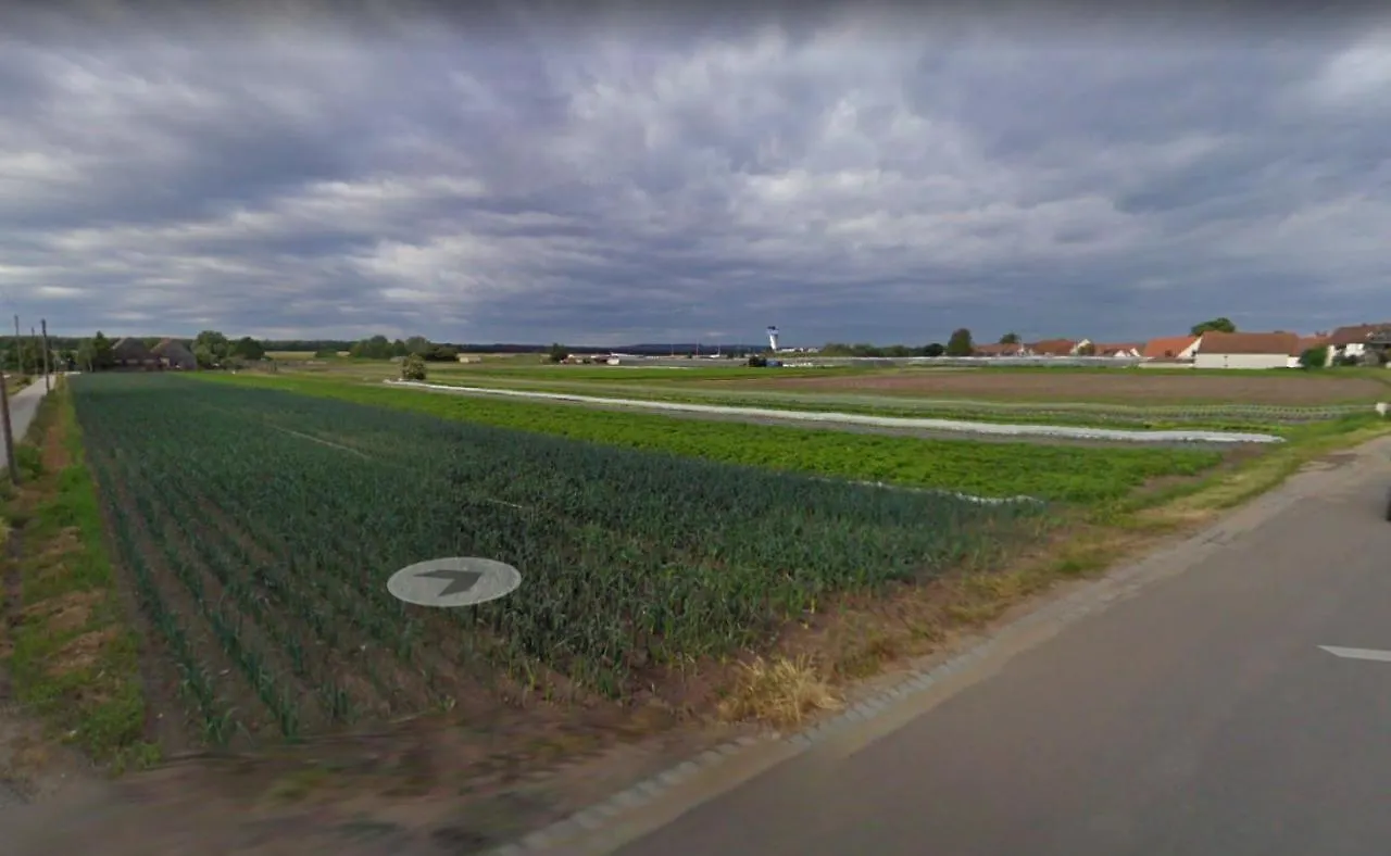 Complete Apartment Peacefully Situated Near The Airport Nurnberg Núremberg